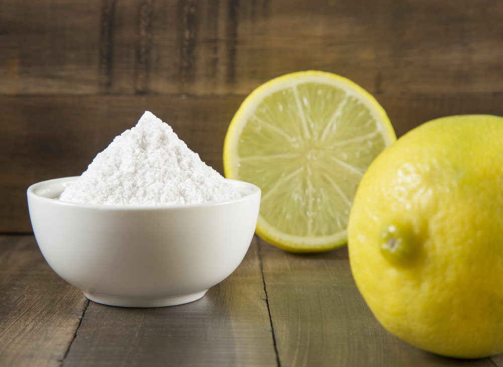 Limone e bicarbonato per pulire